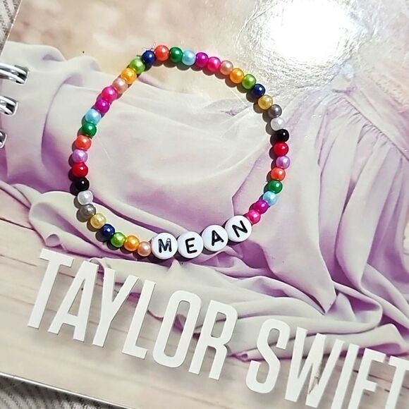 Taylor Swift Friendship Bracelet - Picture 1 of 2